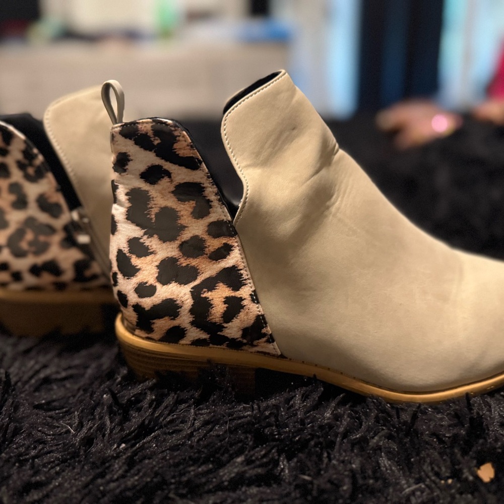 Women's Cream Ankle Boots - Picture 4 of 5